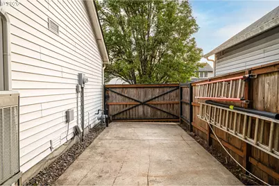 302 Pine St, Woodland, WA 98674 - Photo 31