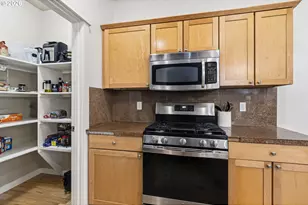 2527 Park View Dr, Eugene, OR 97408 - Photo 17