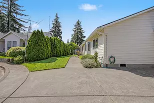 1633 SE 162nd Ave, Portland, OR 97233 - Photo 3