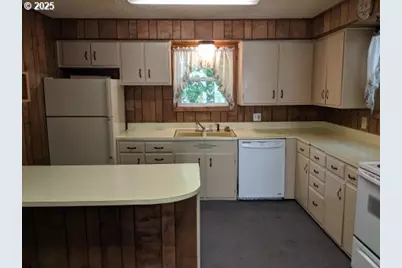 1135 Detroit St, Elgin, OR 97827 - Photo 11