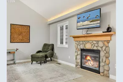 136 B 3rd Ave, Seaside, OR 97138 - Photo 7