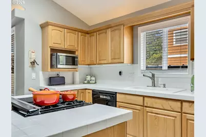 136 B 3rd Ave, Seaside, OR 97138 - Photo 19