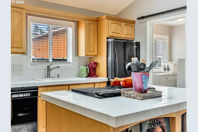 136 B 3rd Ave, Seaside, OR 97138 - Photo 17