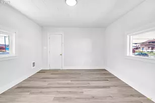 203 Grant St, Kelso, WA 98626 - Photo 7