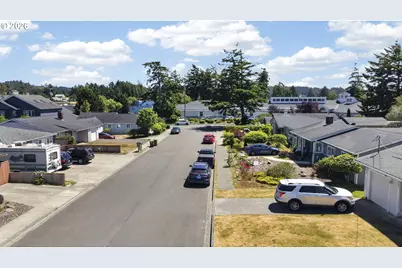 976 Nopal St, Florence, OR 97439 - Photo 33