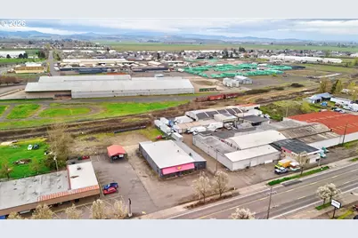 890 N Main St, Independence, OR 97351 - Photo 3