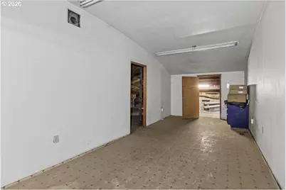 890 N Main St, Independence, OR 97351 - Photo 39