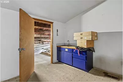 890 N Main St, Independence, OR 97351 - Photo 41