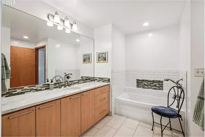 1030 NW Johnson St #224, Portland, OR 97209 - Photo 15