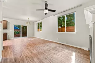15121 SE Pine Ct, Portland, OR 97233 - Photo 9