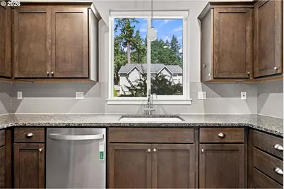 15121 SE Pine Ct, Portland, OR 97233 - Photo 11