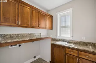 360 Mia Ln, Eugene, OR 97401 - Photo 17
