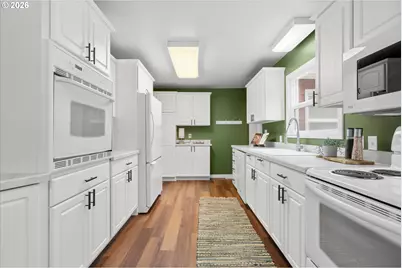 4307 SW Marigold St, Portland, OR 97219 - Photo 11