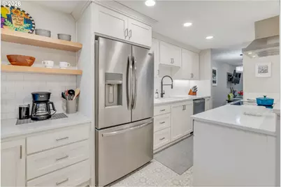 5624 S Riverside Ln #8, Portland, OR 97239 - Photo 3