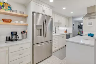 5624 S Riverside Ln, Portland, OR 97239 - Photo 3