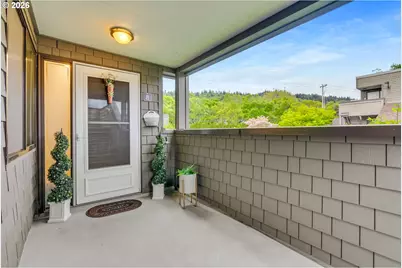 5624 S Riverside Ln #8, Portland, OR 97239 - Photo 3