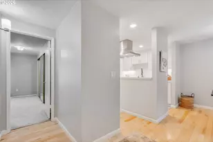 5624 S Riverside Ln, Portland, OR 97239 - Photo 17