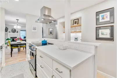 5624 S Riverside Ln #8, Portland, OR 97239 - Photo 9