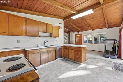 12825 SE Lincoln St, Portland, OR 97233 - Photo 13