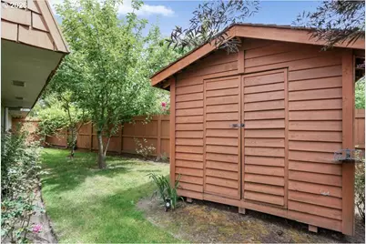 806 NE Nightingale Ct, Keizer, OR 97303 - Photo 33