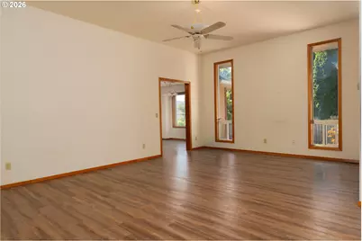 2309 NW Parkdale Ave, Roseburg, OR 97471 - Photo 3