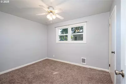 3198 Pheasant Blvd, Springfield, OR 97477 - Photo 15