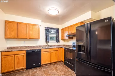 3198 Pheasant Blvd, Springfield, OR 97477 - Photo 5