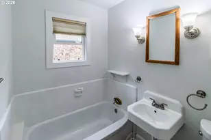 1830 NW Goetz St, Roseburg, OR 97471 - Photo 11