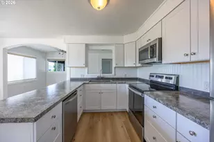 1830 NW Goetz St, Roseburg, OR 97471 - Photo 5