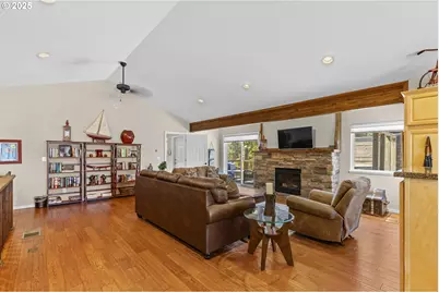 238 SW 27th St, Newport, OR 97365 - Photo 11