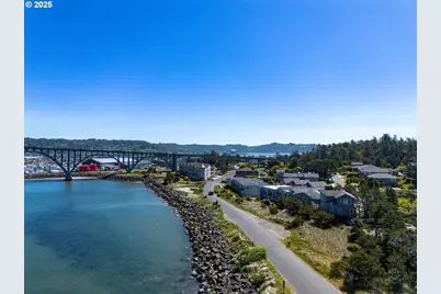 238 SW 27th St, Newport, OR 97365 - Photo 3