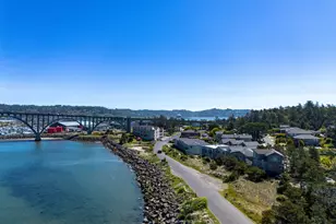 238 SW 27th St, Newport, OR 97365 - Photo 3