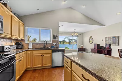 238 SW 27th St, Newport, OR 97365 - Photo 9