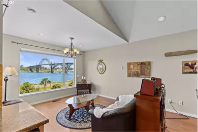 238 SW 27th St, Newport, OR 97365 - Photo 5