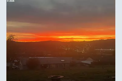 5224 Meeker Dr, Kalama, WA 98625 - Photo 3