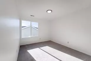 5810 NW Landing Dr, Portland, OR 97229 - Photo 9