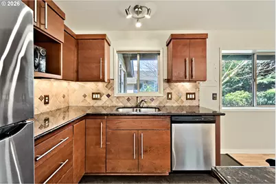 137 SE 73rd Ave, Portland, OR 97215 - Photo 9