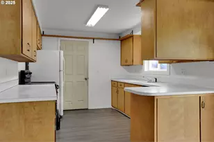 87729 Blek Dr, Veneta, OR 97487 - Photo 5