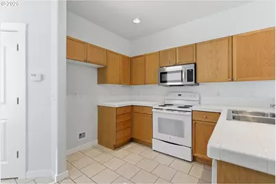 4236 NE 76th Ave, Portland, OR 97218 - Photo 3