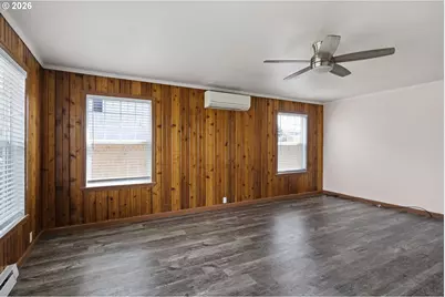 694 32nd St, Springfield, OR 97478 - Photo 9