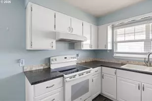 694 32nd St, Springfield, OR 97478 - Photo 17