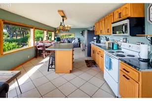 242 Prospect Ave, Yachats, OR 97498 - Photo 5