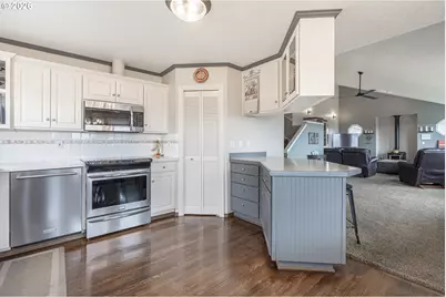 242 NW Walnut Ave, Dundee, OR 97115 - Photo 13