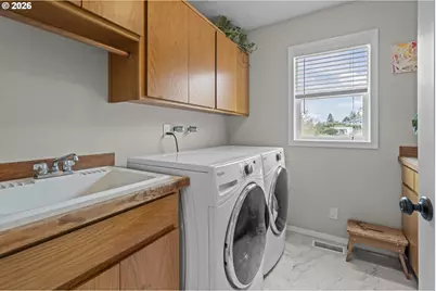 242 NW Walnut Ave, Dundee, OR 97115 - Photo 17