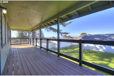 405 Arnold Ln, Brookings, OR 97415 - Photo 3