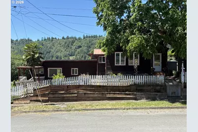 146 1st St, Myrtle Point, OR 97458 - Photo 5