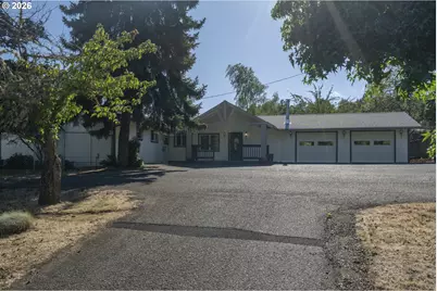 302 Arcadia Dr, Roseburg, OR 97471 - Photo 1