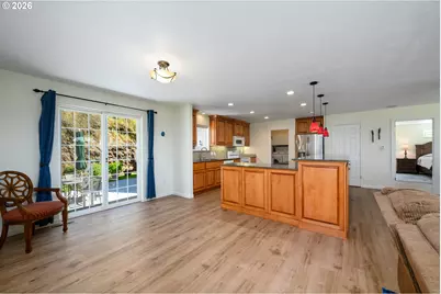 1220 NE Cambrian Ct, Roseburg, OR 97470 - Photo 9