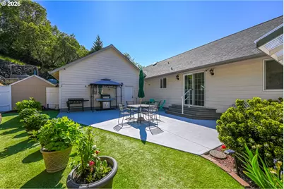 1220 NE Cambrian Ct, Roseburg, OR 97470 - Photo 29