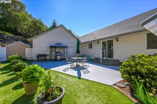 1220 NE Cambrian Ct, Roseburg, OR 97470 - Photo 29